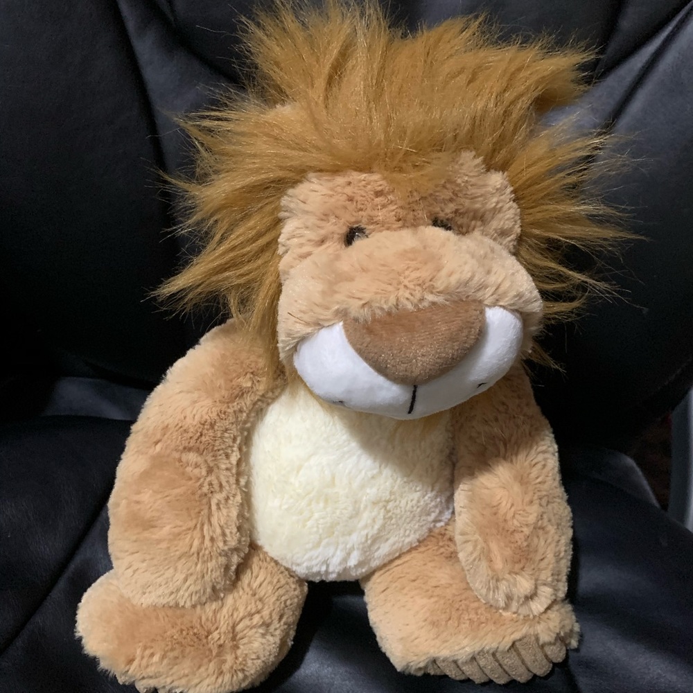 Stuffed lion - like new